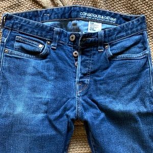 Medium wash &denim jeans